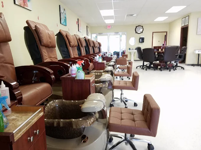 Lima Nails & Spa professional nail stations