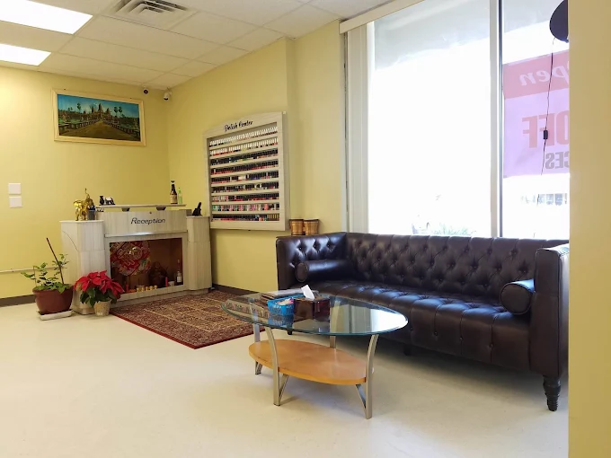 Lima Nails & Spa comfortable waiting area